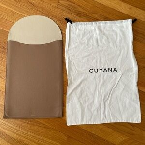 Cuyana 15" Pebble Grain Leather Laptop Sleeve in Ivory and Cappuccino color